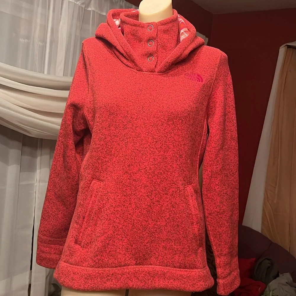 Like new The North Face pullover hoodie - Picture 15 of 16